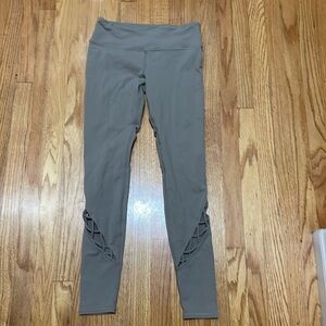 Alo beige leggings / Alo Entwine leggings